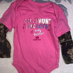 NWOT mossy oak infant 6-9M LS pink camo onesie